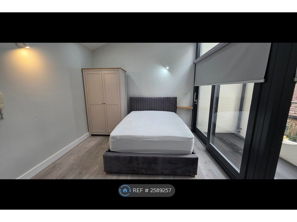 Property photo 2 of 18 Bed