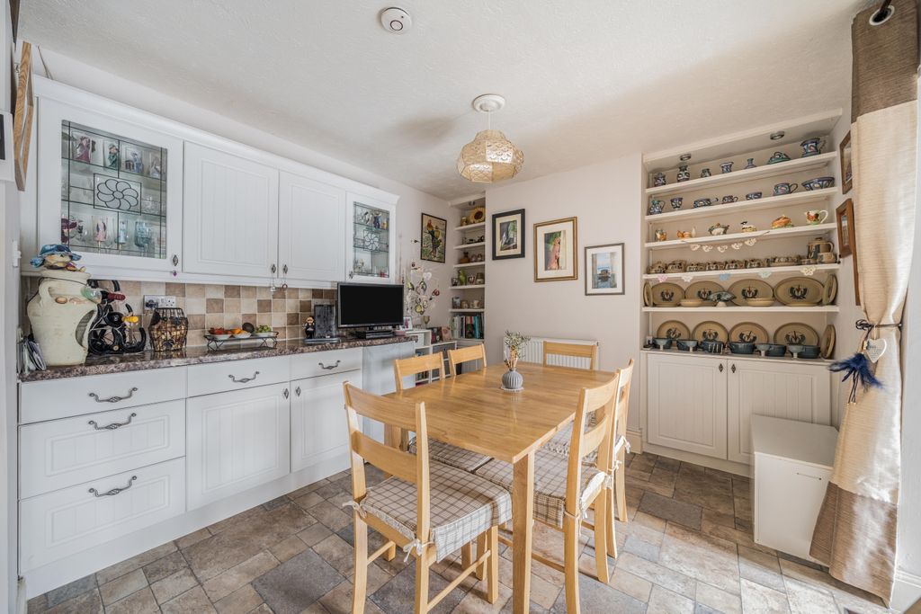 Property photo 2 of 18 1355635-13-68Dcf8052c3d6