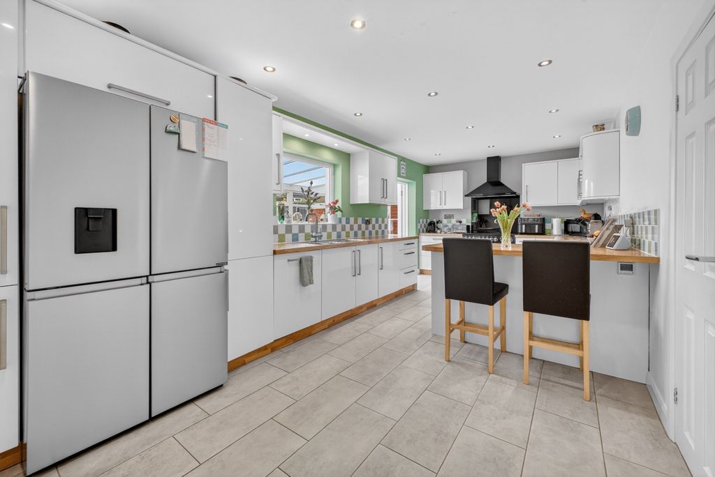 Property photo 2 of 24 5027885