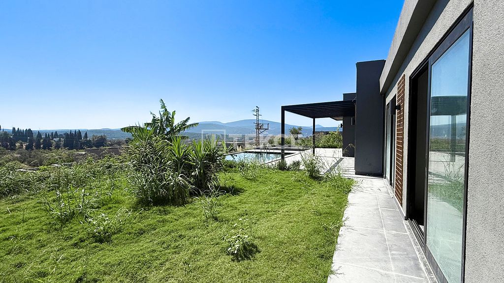 Property photo 2 of 34