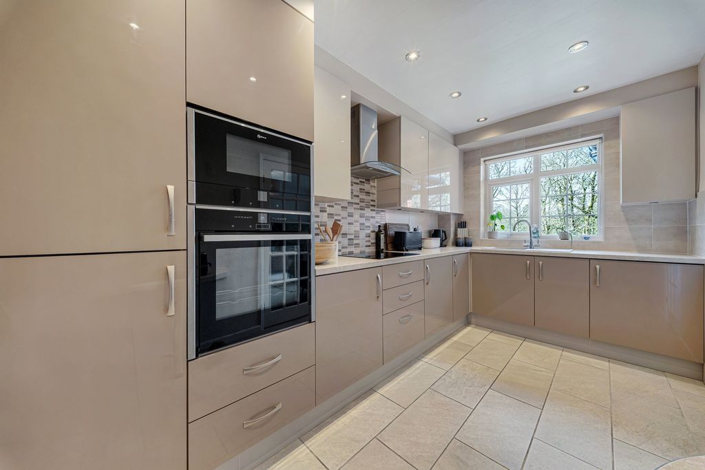 Property photo 3 of 25