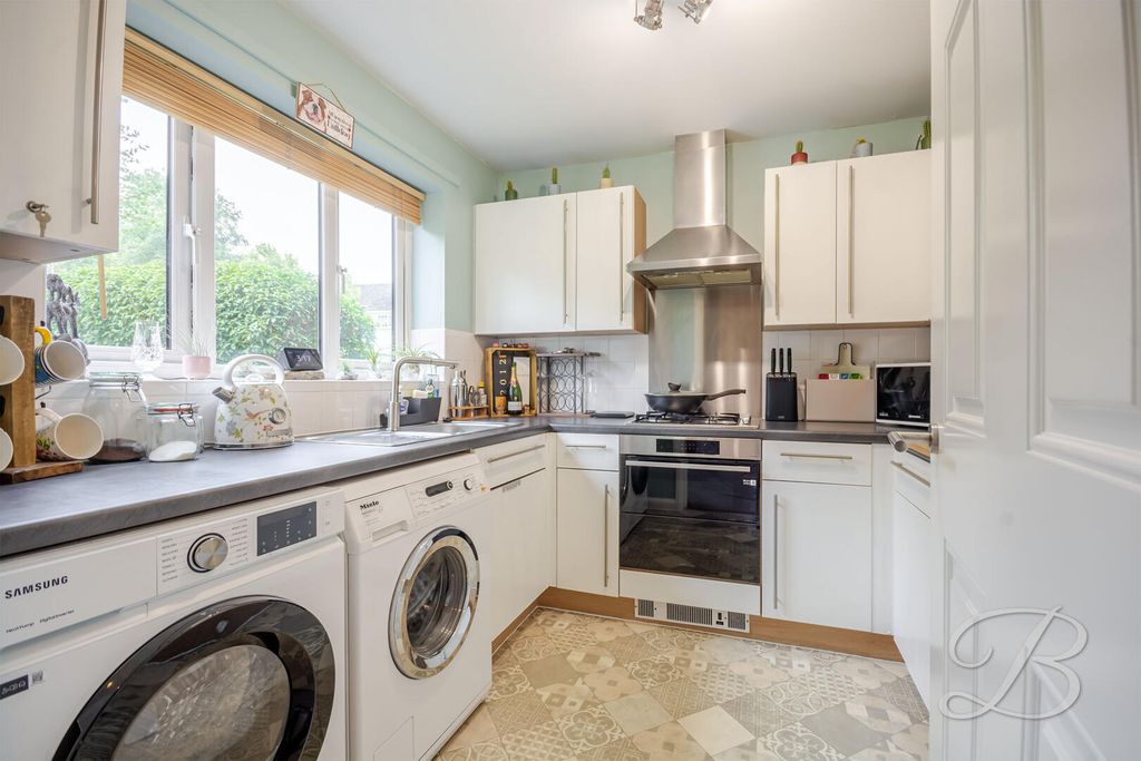 Property photo 2 of 19 Kitchen