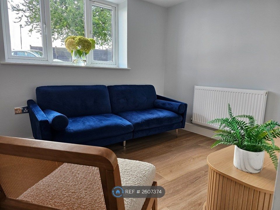 Property photo 1 of 8 Lounge