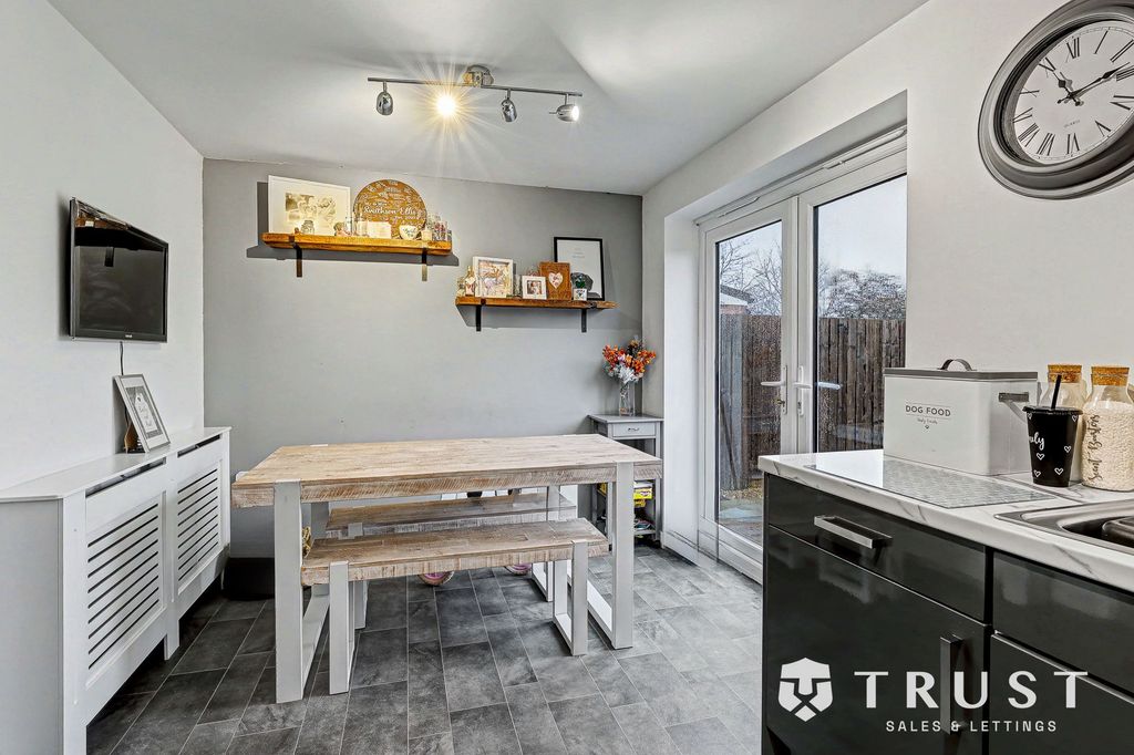 Property photo 3 of 26