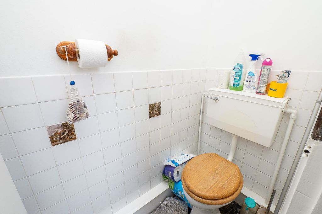 Property photo 2 of 12 Wc