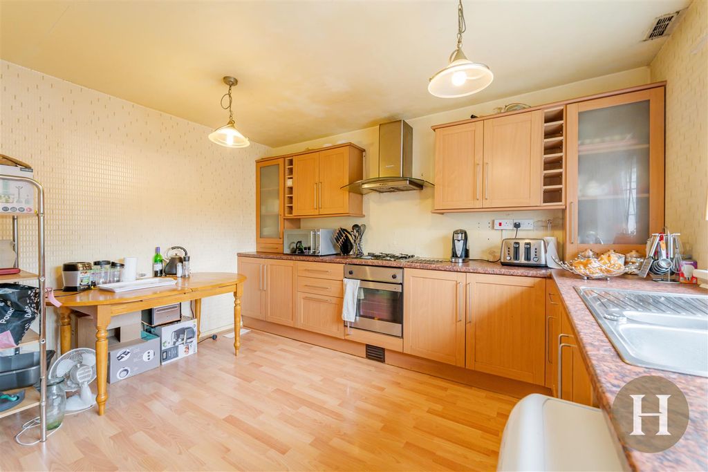 Property photo 3 of 18 Hadleigh Estate Agents-1.Jpg