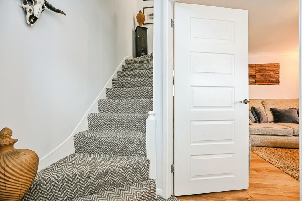 Property photo 2 of 19 Pbox-Img.Jpg