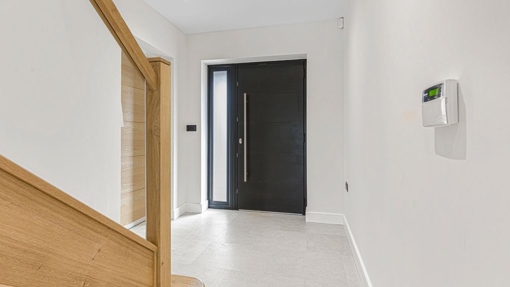 Property photo 3 of 38