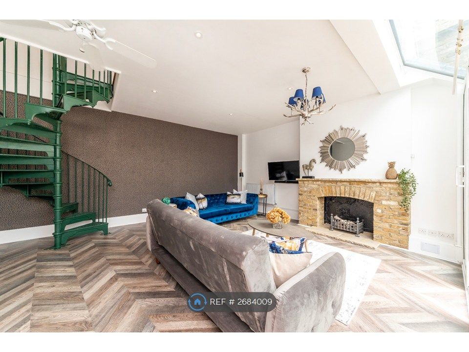 Property photo 2 of 35