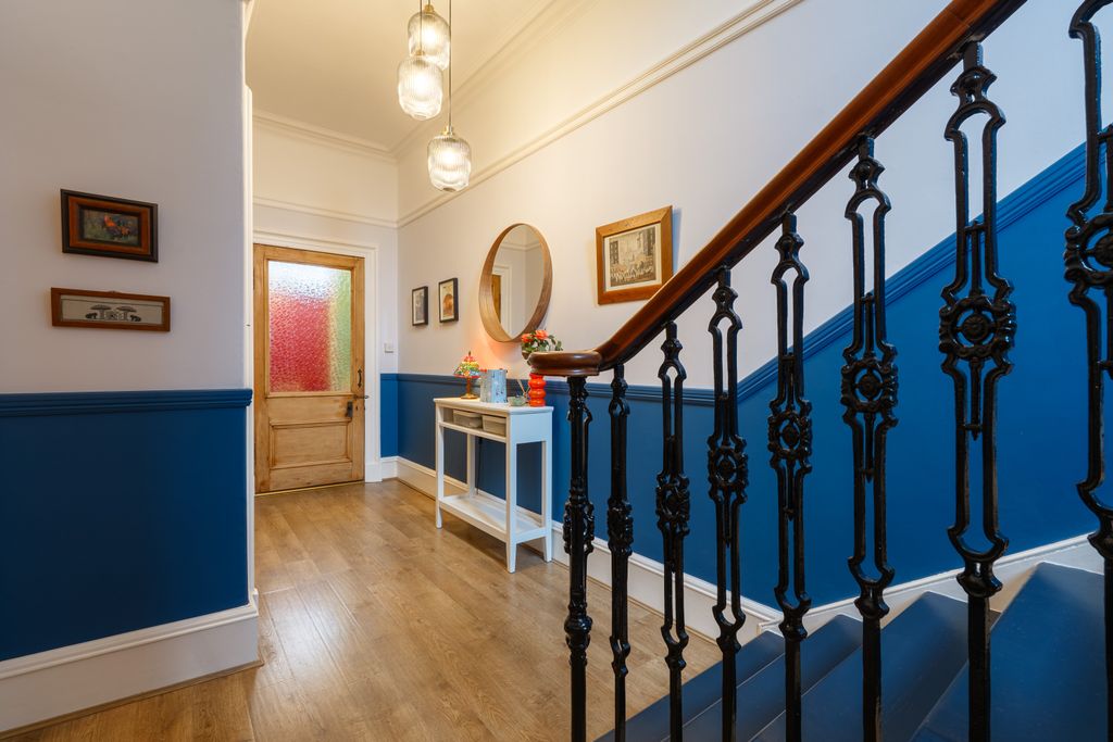 Property photo 3 of 27 Hallway