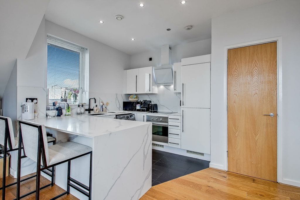 Property photo 2 of 23 4957905