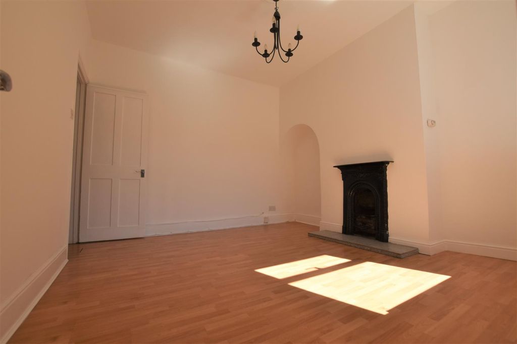 Property photo 3 of 10 41 Queens Rd Lounge.Jpg