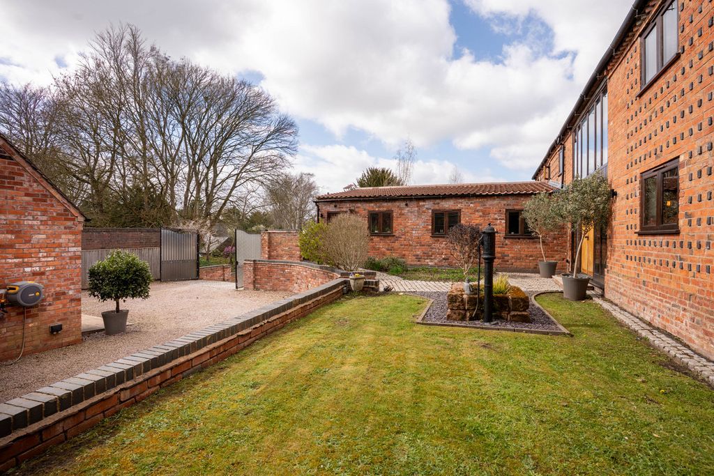 Property photo 2 of 33