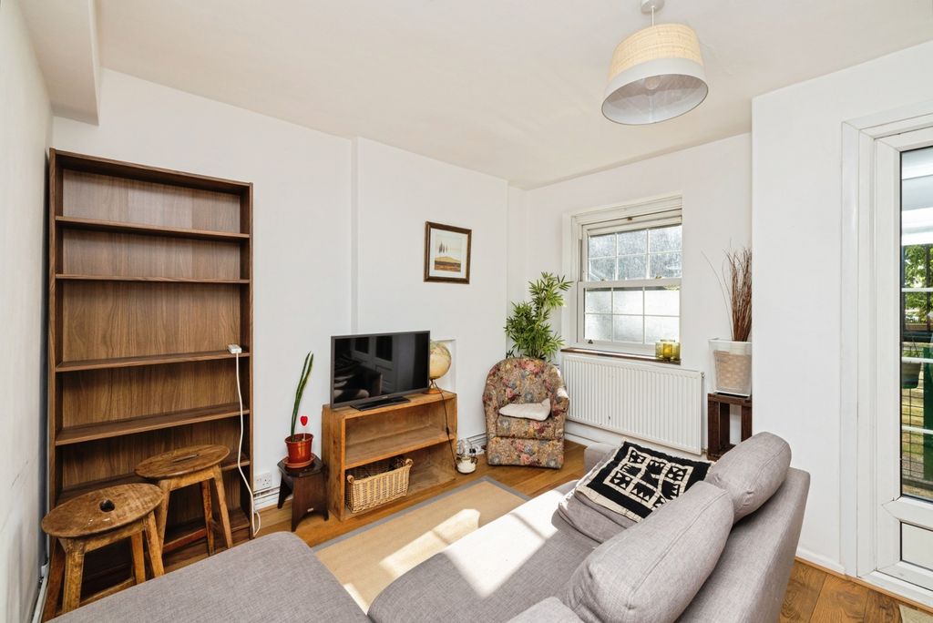 Property photo 3 of 16 Pbox-Img.Jpg