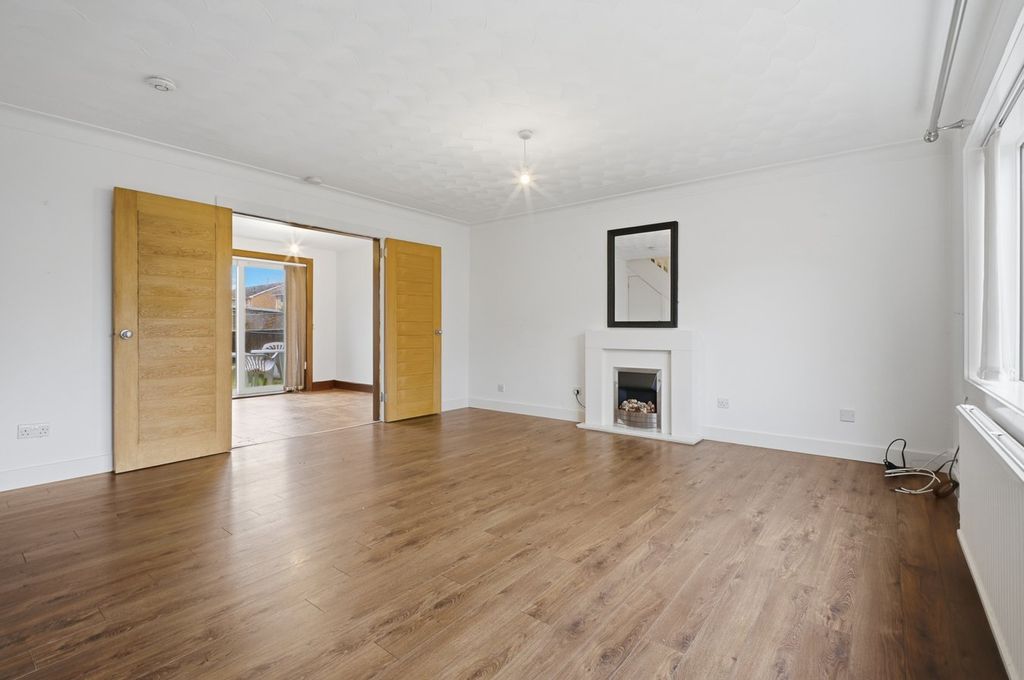 Property photo 3 of 25