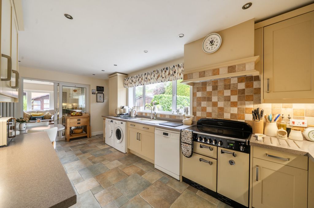 Property photo 2 of 17 1470913316A215d637c12Barw