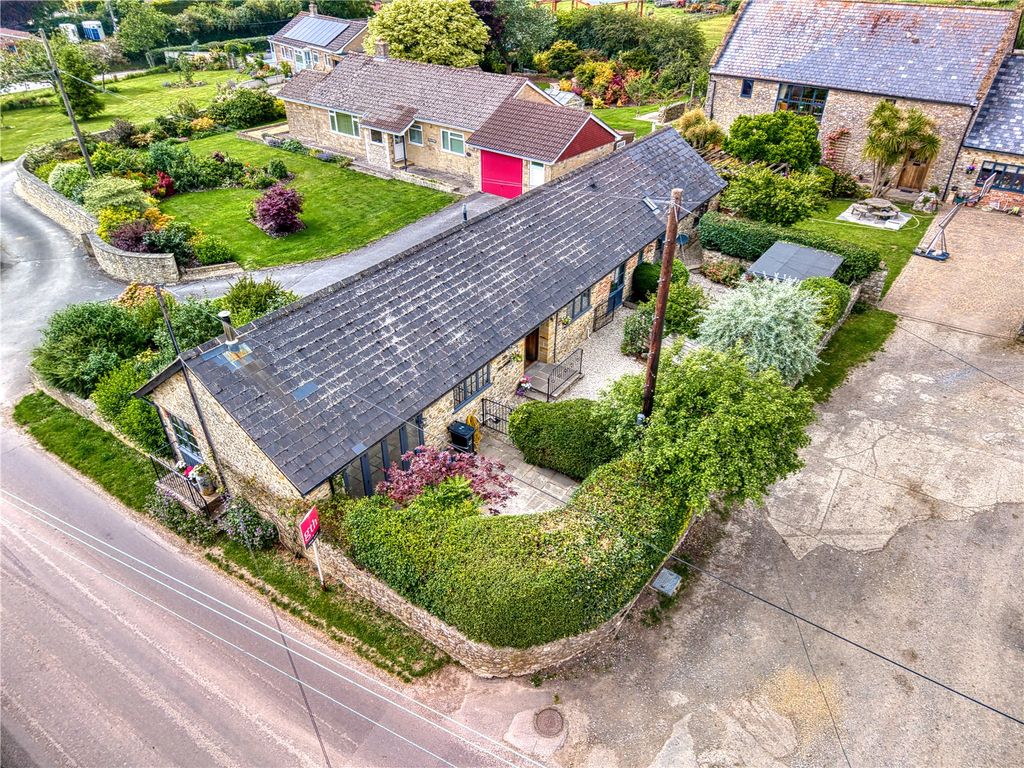 Property photo 1 of 37 Picture No. 77