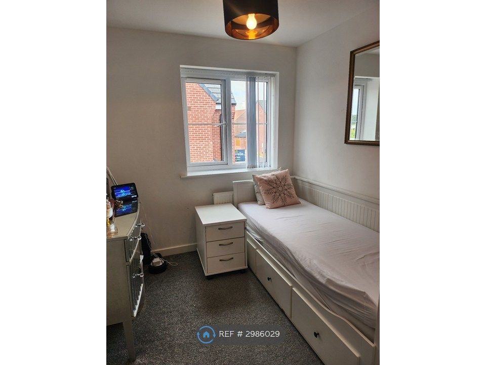 Property photo 3 of 16 Bedroom 3