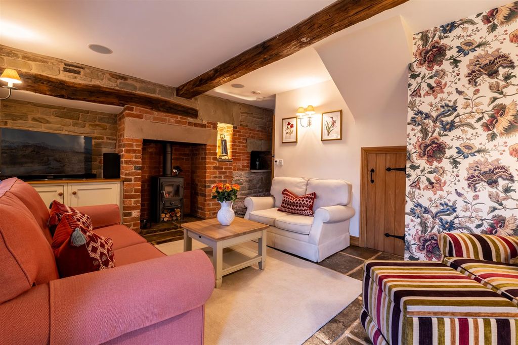 Property photo 3 of 63 Snug