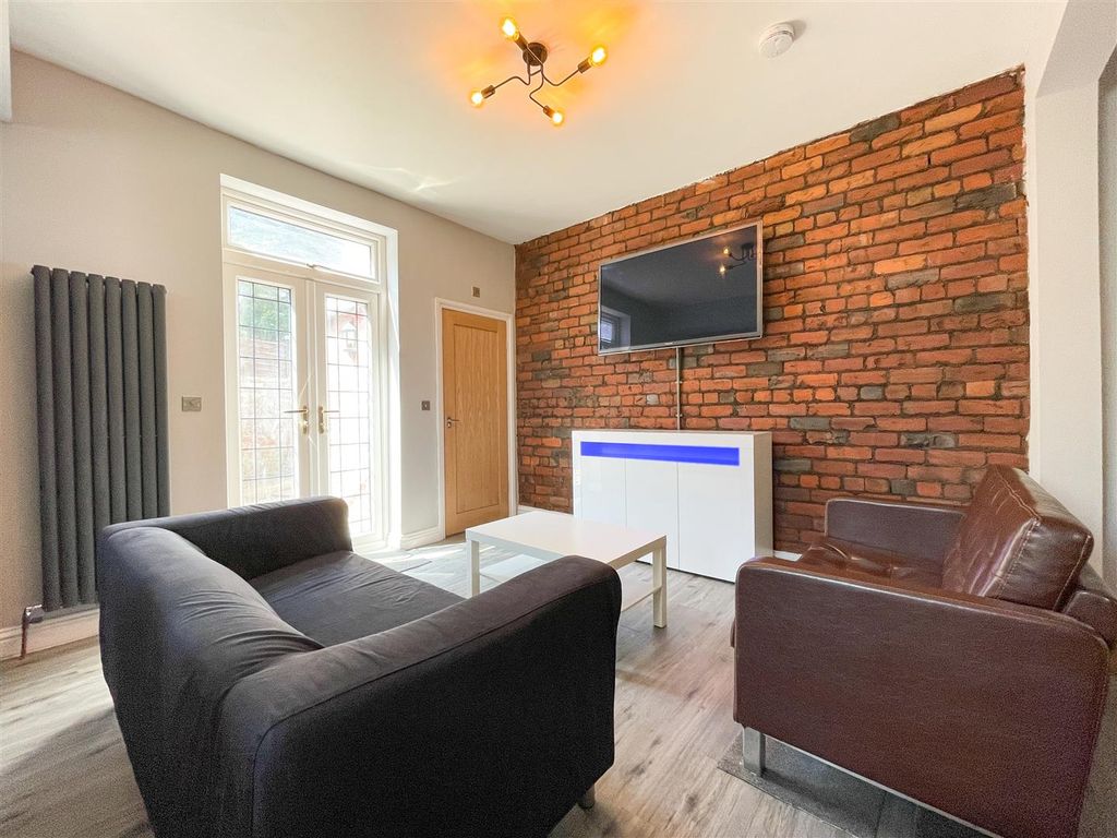 Property photo 2 of 16 22 Filey Street-9.Jpg