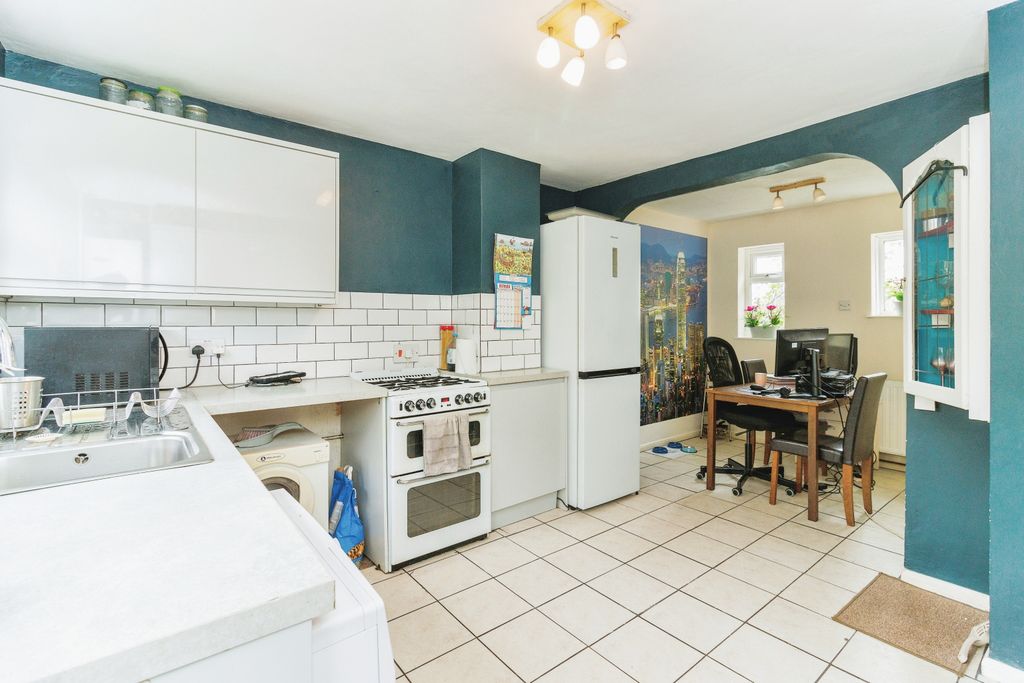 Property photo 3 of 14 Kitchen/Dining Room