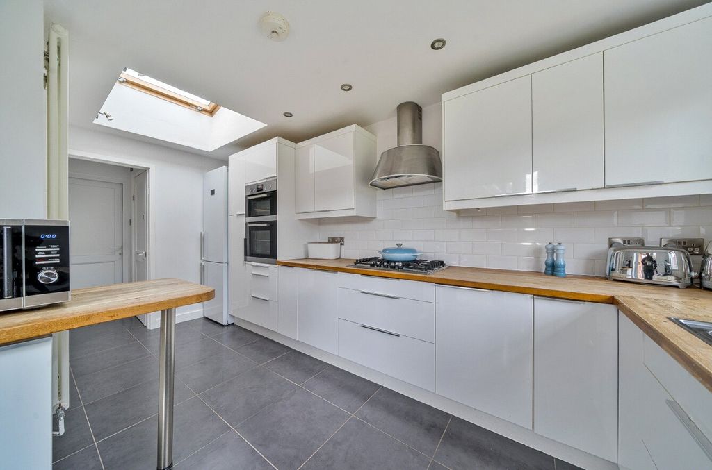 Property photo 2 of 12 Kitchen