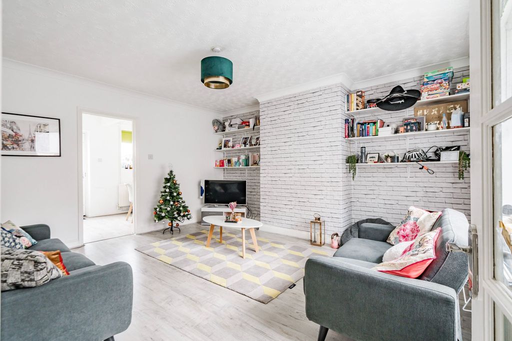 Property photo 2 of 18