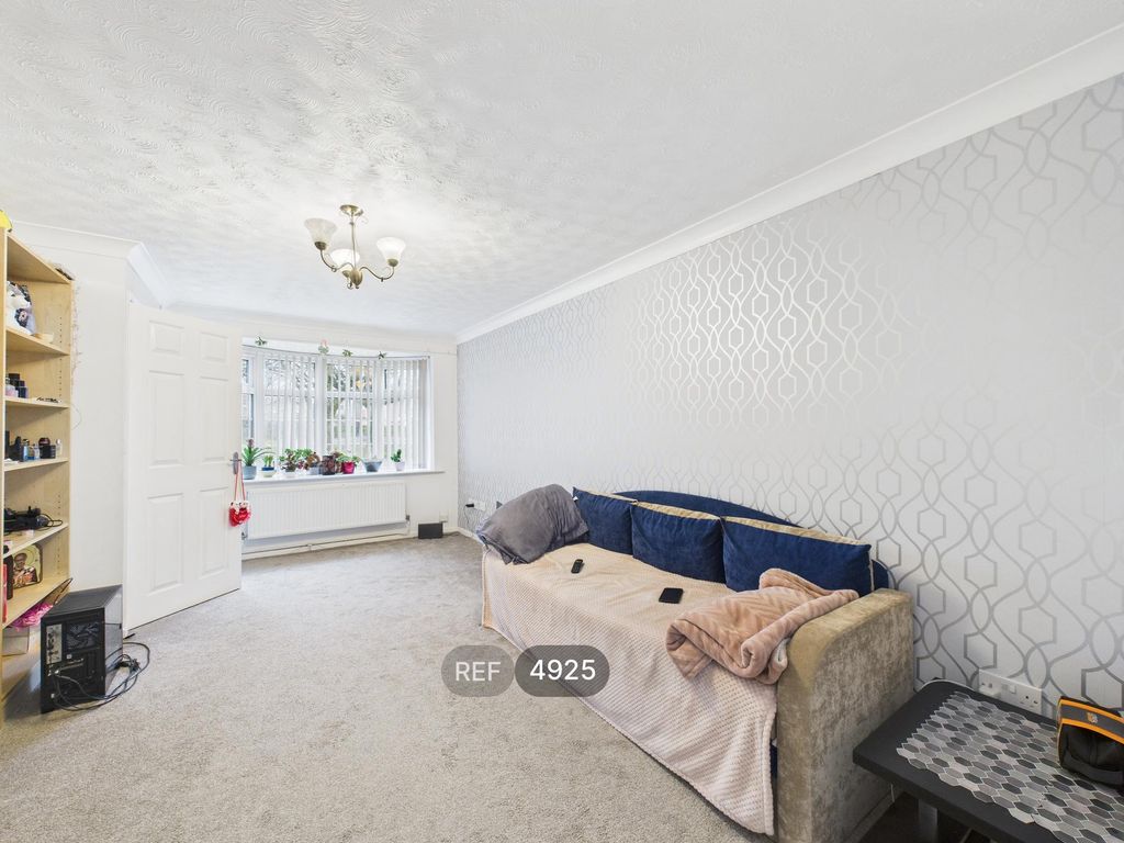 Property photo 2 of 17 Living Room