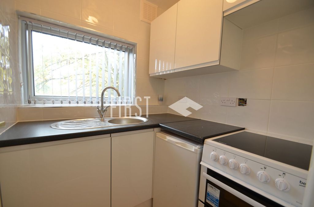 Property photo 3 of 5 Kitchen