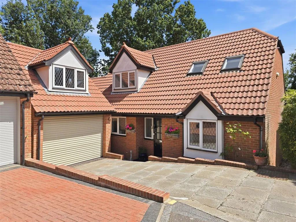 Leefe Way, Cuffley EN6 – pohled 3