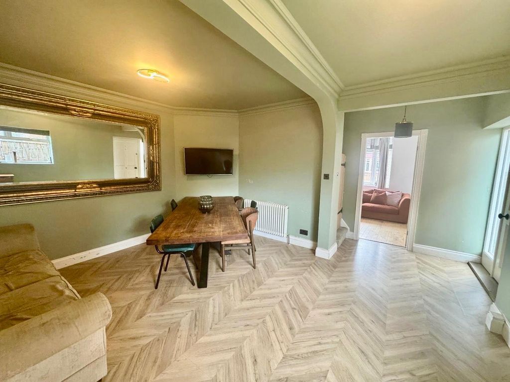 Property photo 2 of 12 Dining Room`