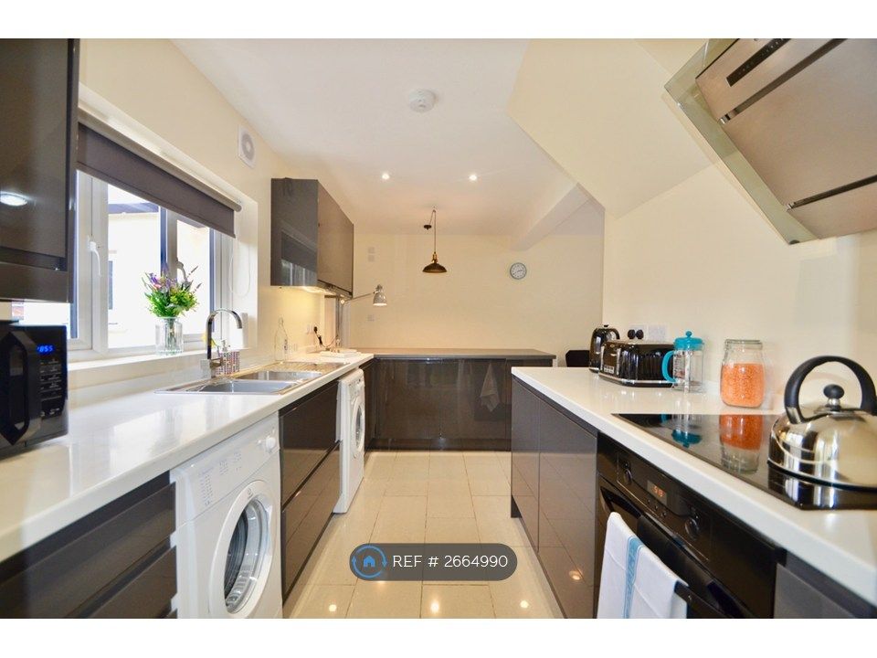 Property photo 3 of 15 Kitchen / Living Room