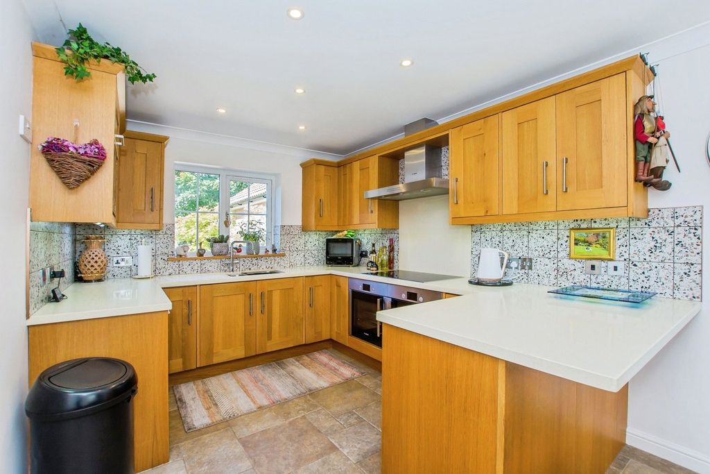 Property photo 2 of 20 Picture No. 12