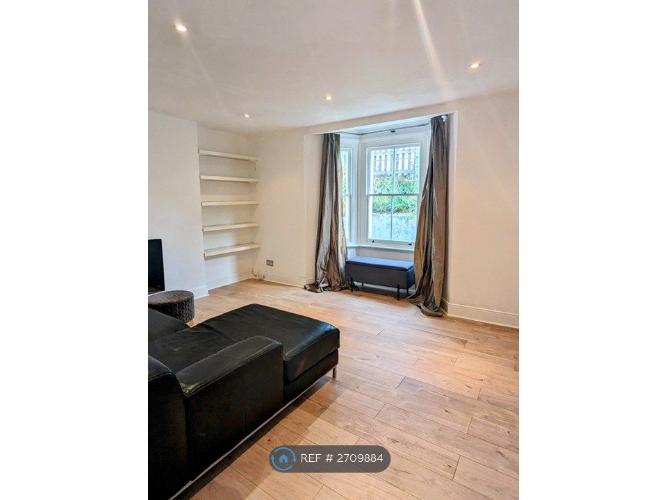 Property photo 2 of 14 Living Room