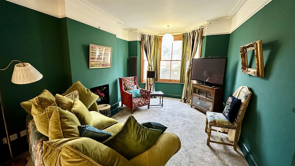 Property photo 2 of 30