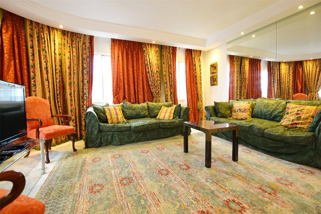 Property photo 3 of 14 Picture No. 05