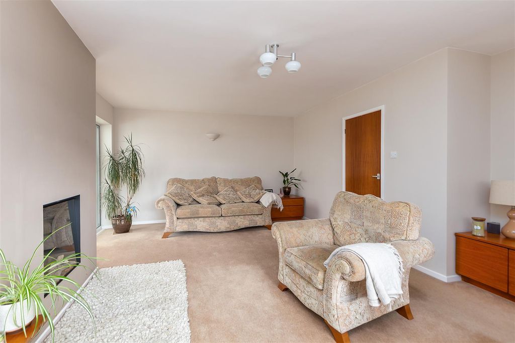 Property photo 3 of 22