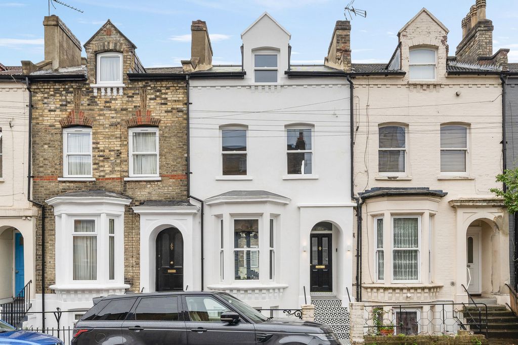 Property photo 3 of 28