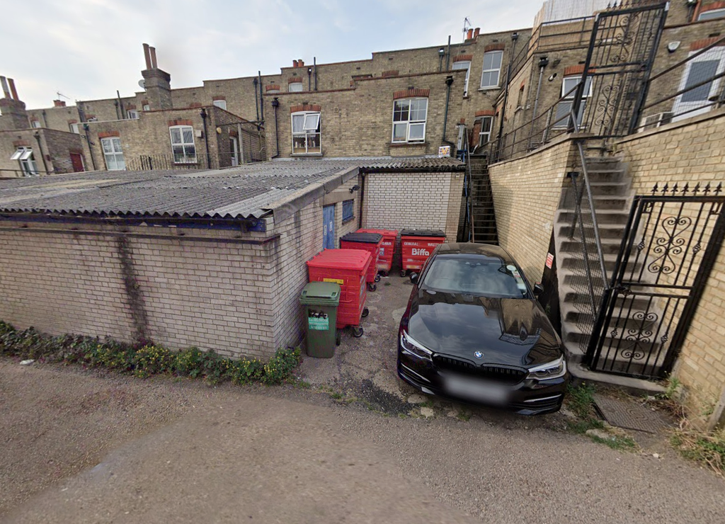 Property photo 2 of 8