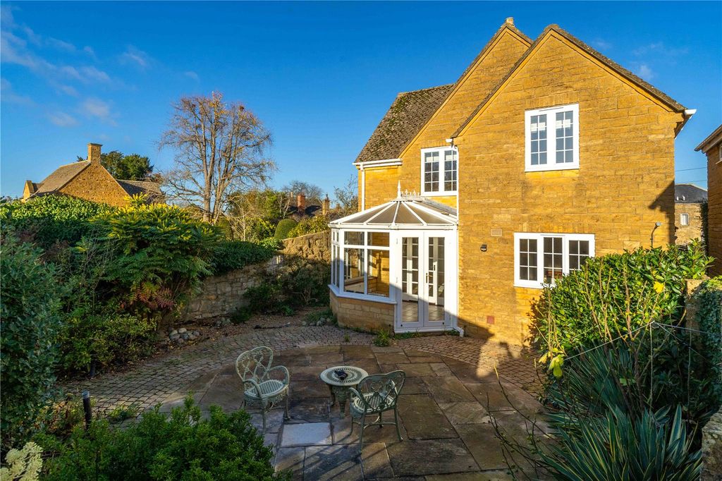 Property photo 1 of 10 Hideaway Cottage