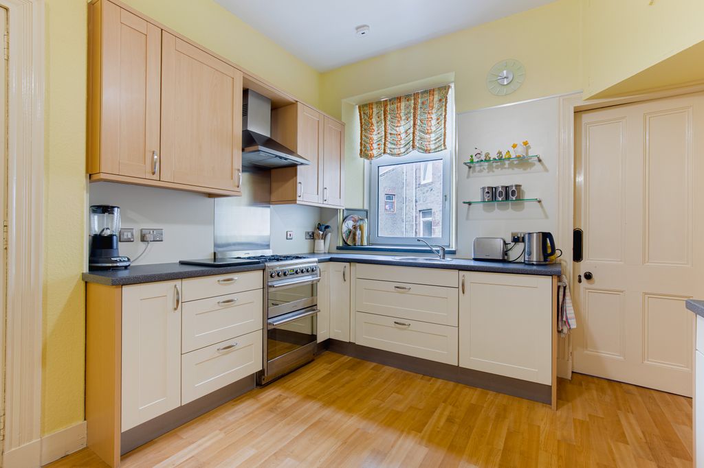 Property photo 3 of 20 Kitchen1