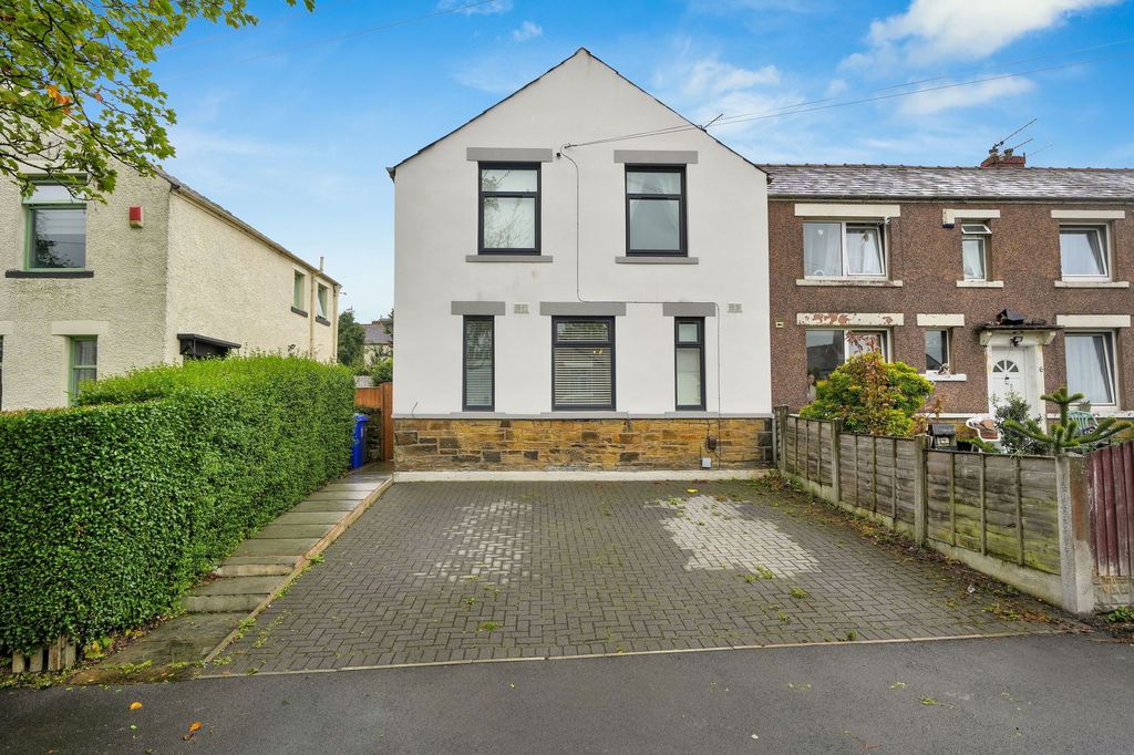 Property photo 1 of 28