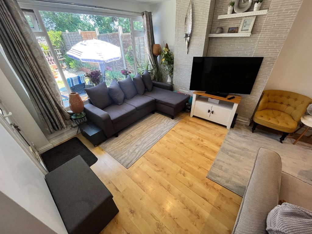 Property photo 3 of 14 4373733