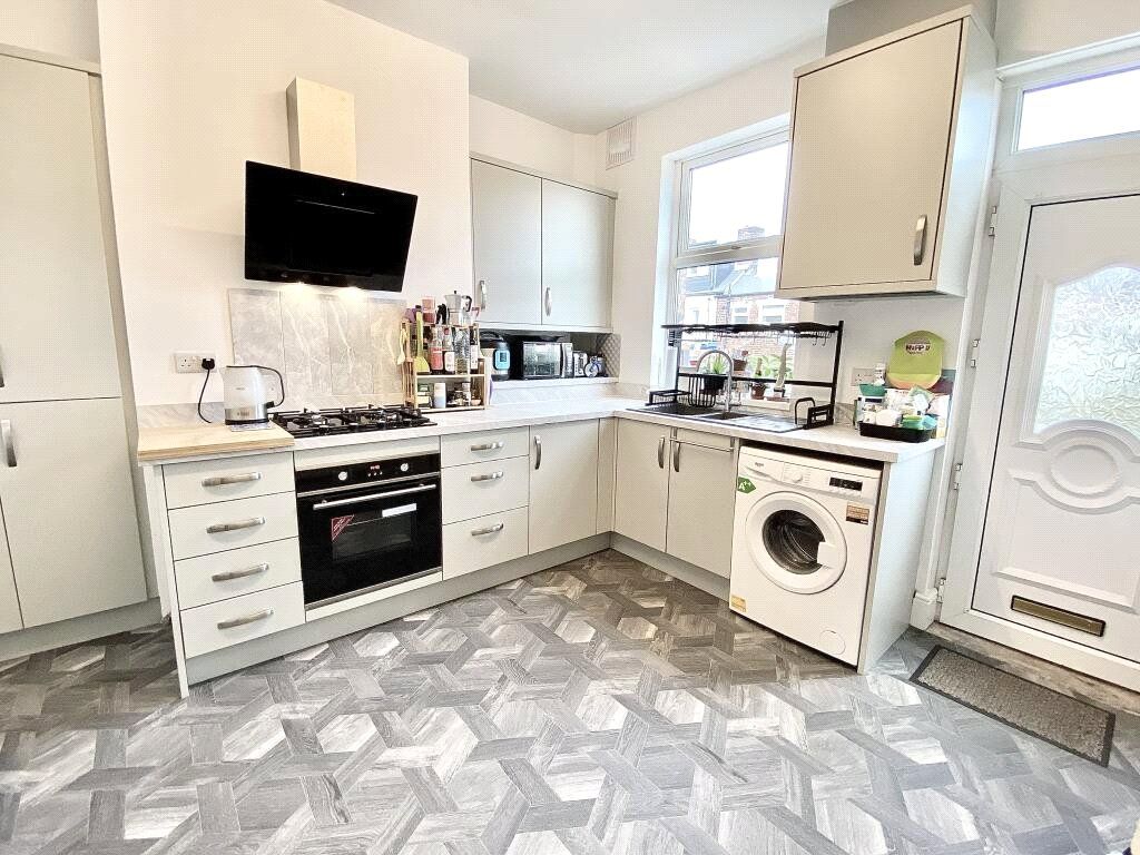 Property photo 3 of 7 Kitchen