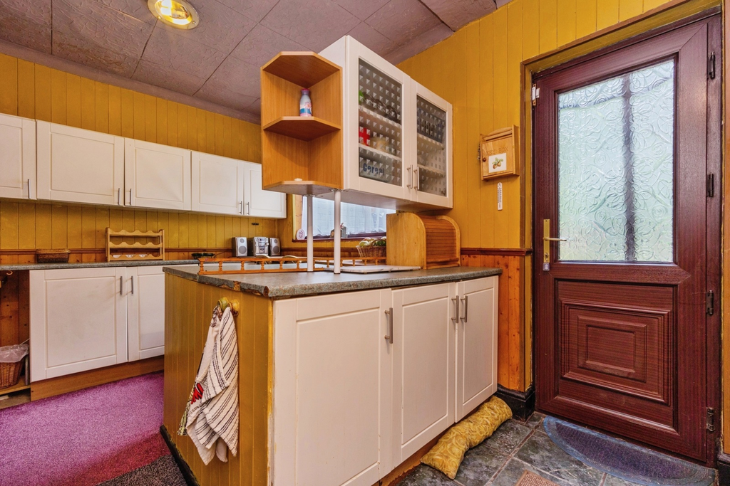 Property photo 3 of 9 Kitchen