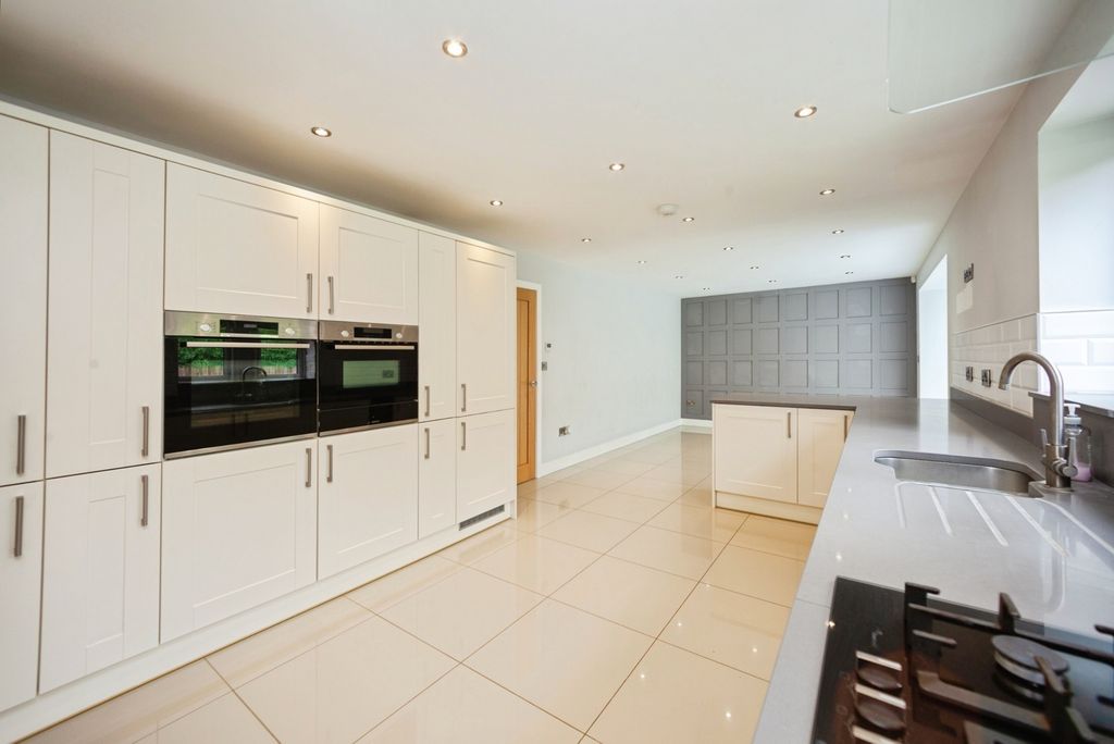 Property photo 2 of 17 Photo