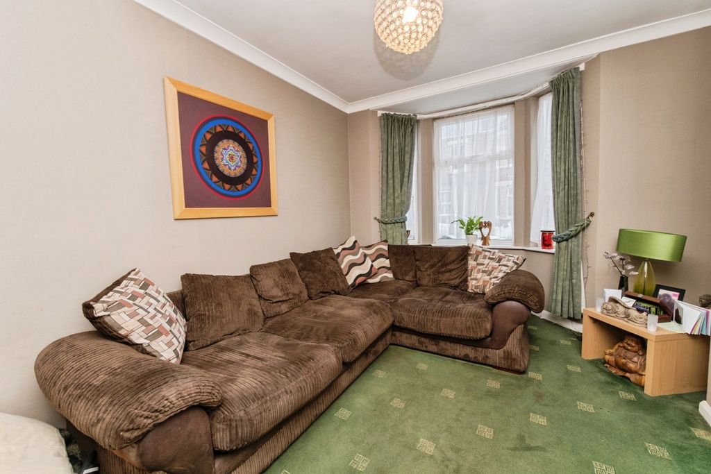 Property photo 3 of 20 Pbox-Img.Jpg