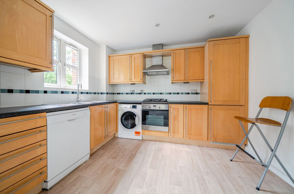 Property photo 3 of 11 1478568-13-6A3415...