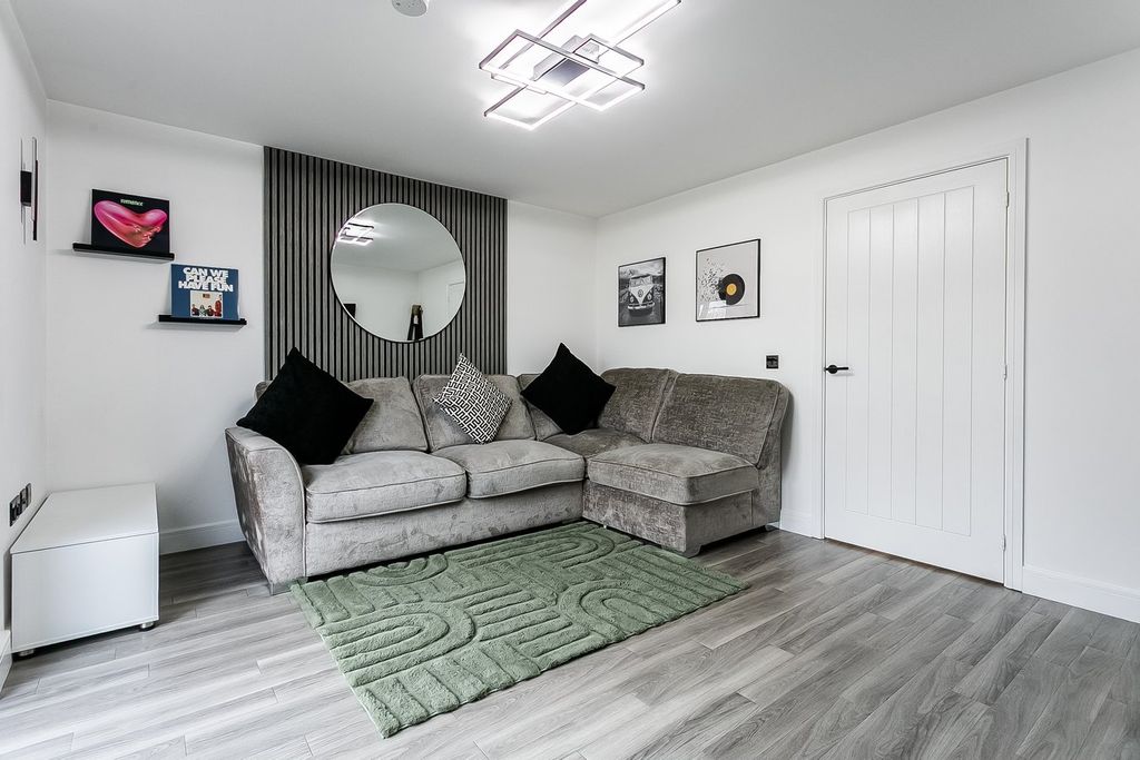 Property photo 3 of 24