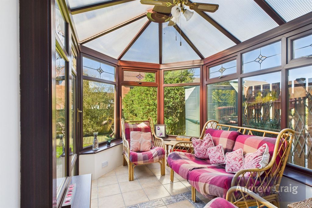 Property photo 3 of 21 Conservatory